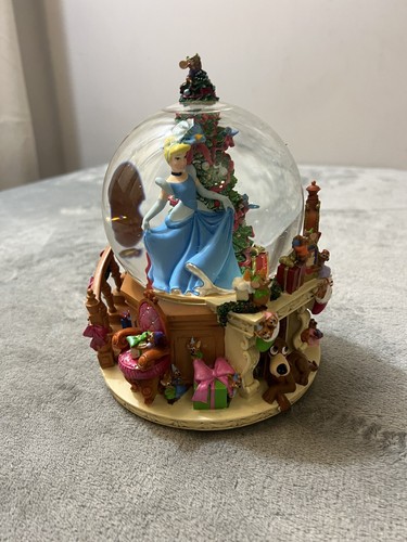 Disney Cenicienta Navidad Caja de Música Globo de Nieve Reproduce Deck the Halls Colección - Imagen 2 de 10