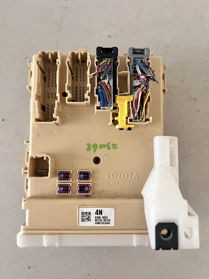 2015 Toyota Rav4 Multiplex Network Body Control Module BCM 892210R072 - Изображение 2 из 4