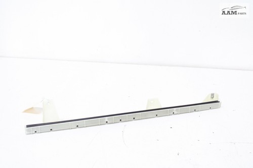 2018-24 FREIGHTLINER CASCADIA FRONT RIGHT SIDE DOOR WINDOW RUN CHANNEL GUIDE OEM