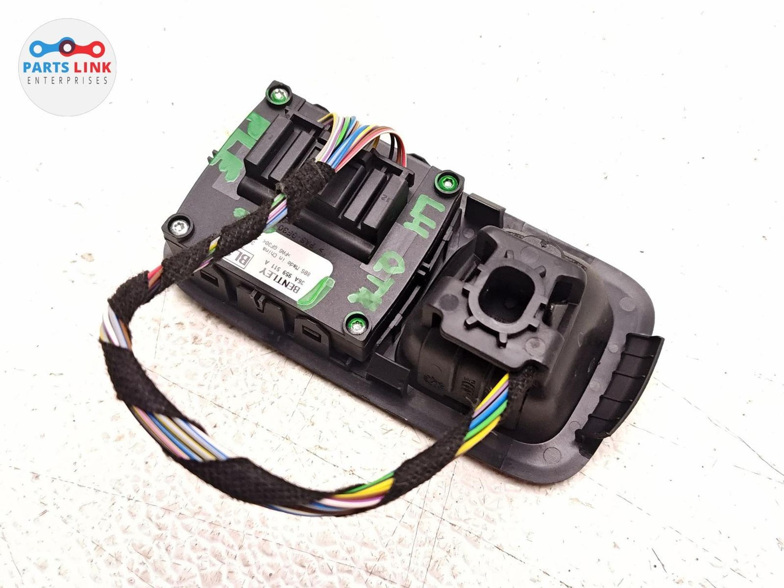 2016-20 BENTLEY BENTAYGA REAR SUSPENSION LOAD LEVEL SWITCH BUTTONS PLUG SET 636