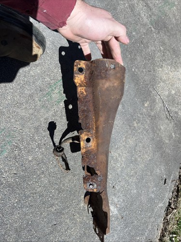 1965 Impala Turn Signal Bracket And Bezel LH For Repair - Picture 4 of 8
