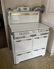 O'Keefe & Merritt White Freestanding Gas Cooker 4 Burner and Griddle Vented