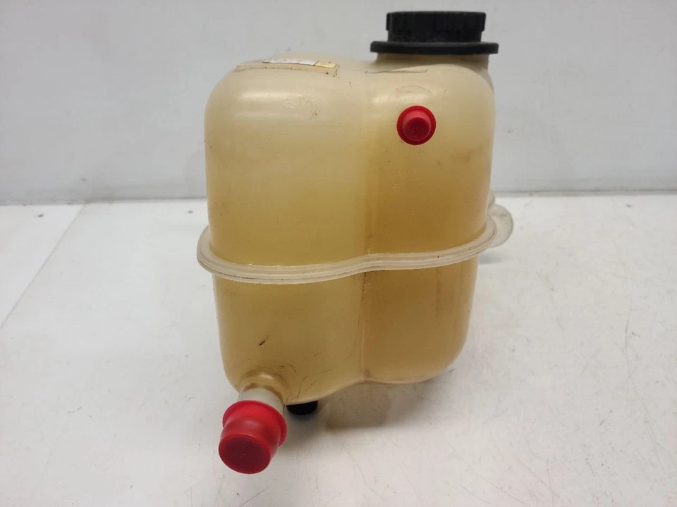 Ford Explorer 2002-05 (4,0 L/AT) depósito de refrigerante Foto 2 de 4