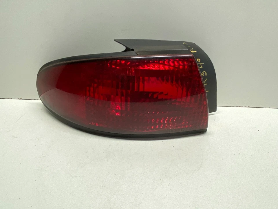 FORD CONTOUR 1995-1997 LUZ TRASERA IZQUIERDA EXTERIOR LUZ TRASERA OEM, 166-02010 Foto 2 de 4