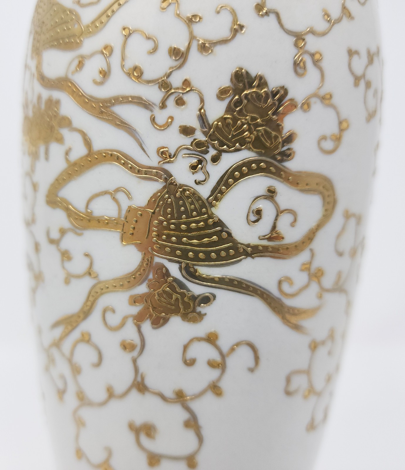 Antique Japanese Kutani Porcelain Kabuto Samurai Helmet Ribbon Vase Gold Moriage