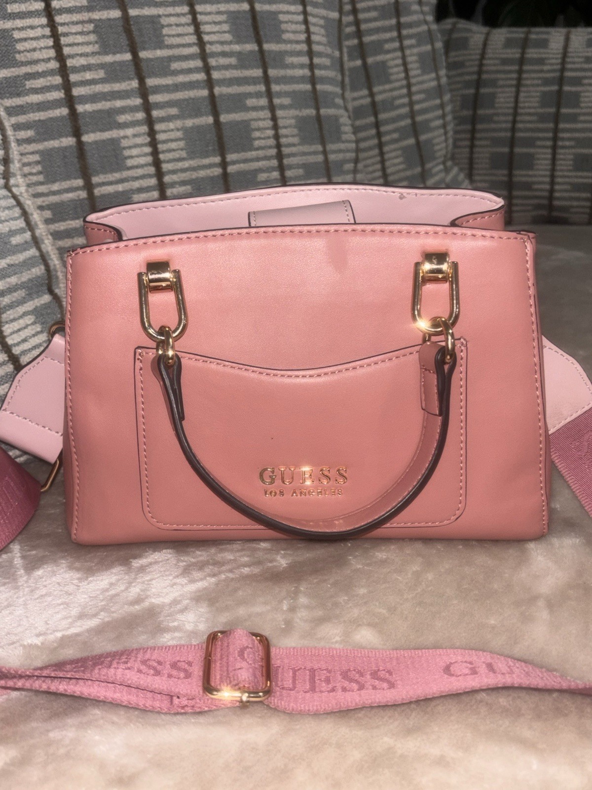 Shoulder Bag + Handbag Guess. Great Condition. Gold hardware. Adjustable Strap-image