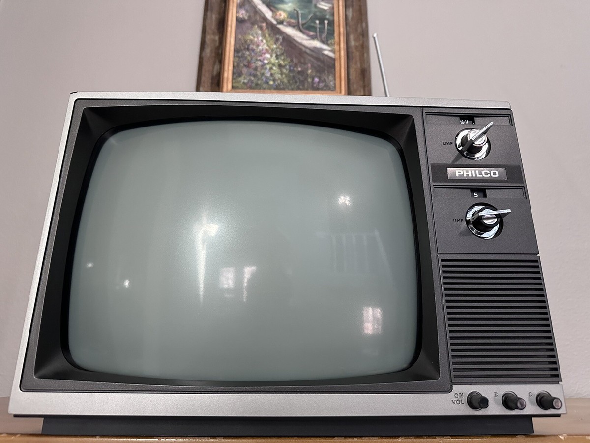 Philco 1984 13” Vintage Television B425SWA01 W/ Original Box