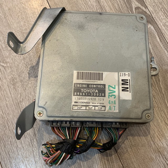 1994-95 TOYOTA 4RUNNER 4x4 3VZ AUTO OEM ECU 89661-3D020 ENGINE COMPUTER