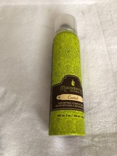 Macadamia natural oil. Control