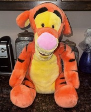 Disney Store London Holiday TIGGER JUMBO 22  Plush Sitting Winnie The Pooh