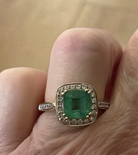 18ct Yellow Gold Cushion Emerald Ring with Diamond Halo, Size l 20 Diamonds)