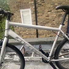 Carrera Hybrid Bike 26in 21-Speed M Frame Flat Bar V-Brake Silver