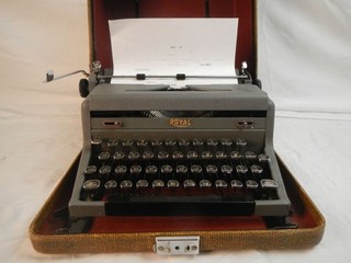 Royal Portable Typewriter With Case Vintage Gray Retro Collectible Fully Functio