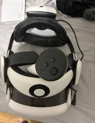 Meta Quest 3 Standalone VR Headset with Controllers, White/Black