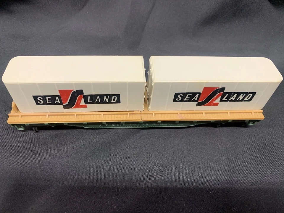 Lot of 4 HO Scale Train Cars Tyco Roundhouse AHM Boxcar Caboose Tanker No Boxes - Image 3 of 4