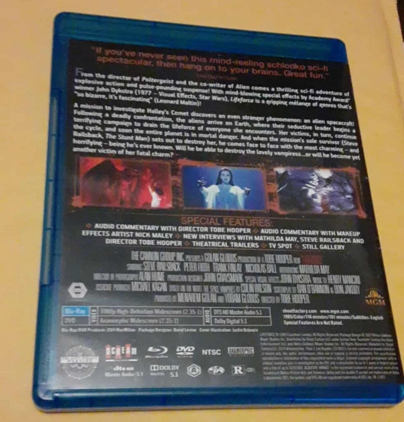Lifeforce (Blu-ray + DVD Combo, 1985) OOP Collector’s Edition Scream Factory Foto 4 de 4