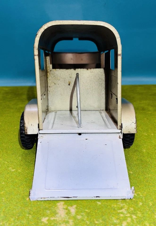 Vintage NYLINT NO. 6300 Horse Van THOROUGHBRED FARMS - Image 3 of 4