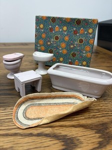 VINTAGE JAPAN DOLLHOUSE MINIATURE BATHROOM SET