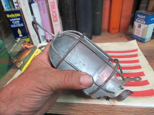 Reflector de jaula de alambre y gancho luz de problemas vintage TALLER DE TRABAJO STEAMPUNK - Imagen 5 de 6