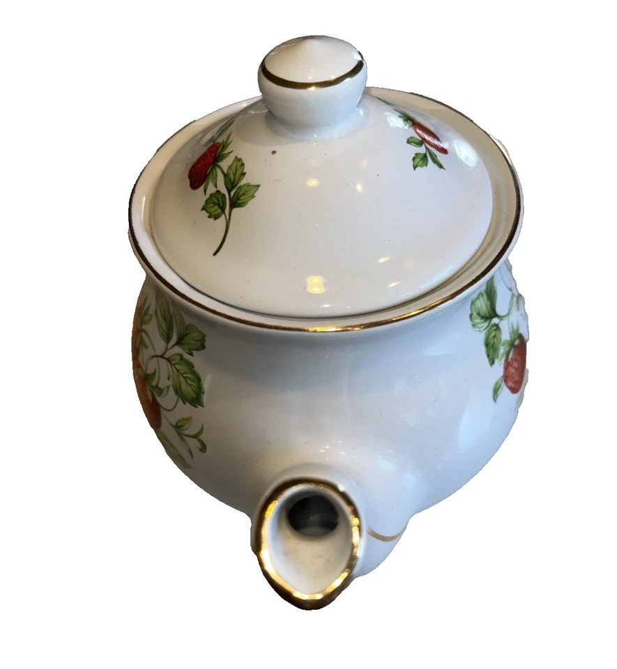Sadler England Teapot Small White w/  Strawberry Strawberries Vintage Porcelain - Image 3 of 4