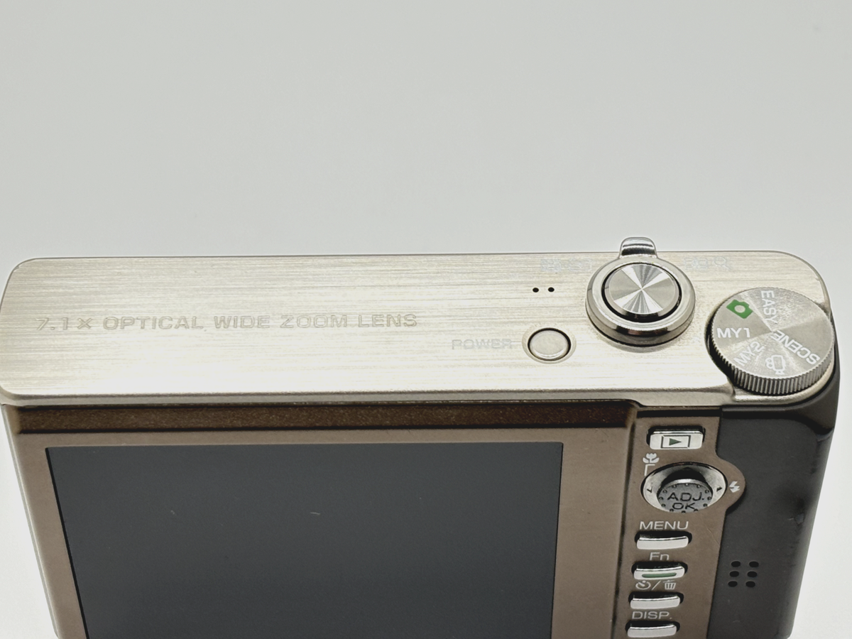 Ricoh R10 10.0 MP Wide Angle 7.1x Compact digital Camera
