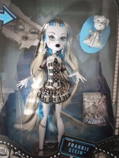 Monster High Frankie Stein 2022 Reel Drama Fashion Doll *Damaged Box*