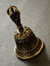 Verzierte Messingglocke mit Vajra Element | Spirituelle Deko Glocke Messing