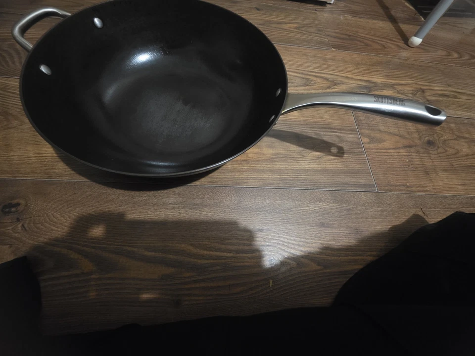 SKOTTSBERG Cast Iron Wok With Lid  34CM - Image 3 of 4