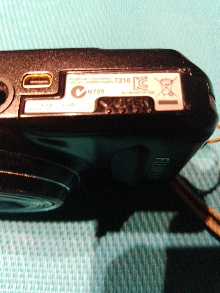 Fujifilm FinePix T210 - Digitalkamera - Schwarz - Kompaktkamera - Bild 4 von 4