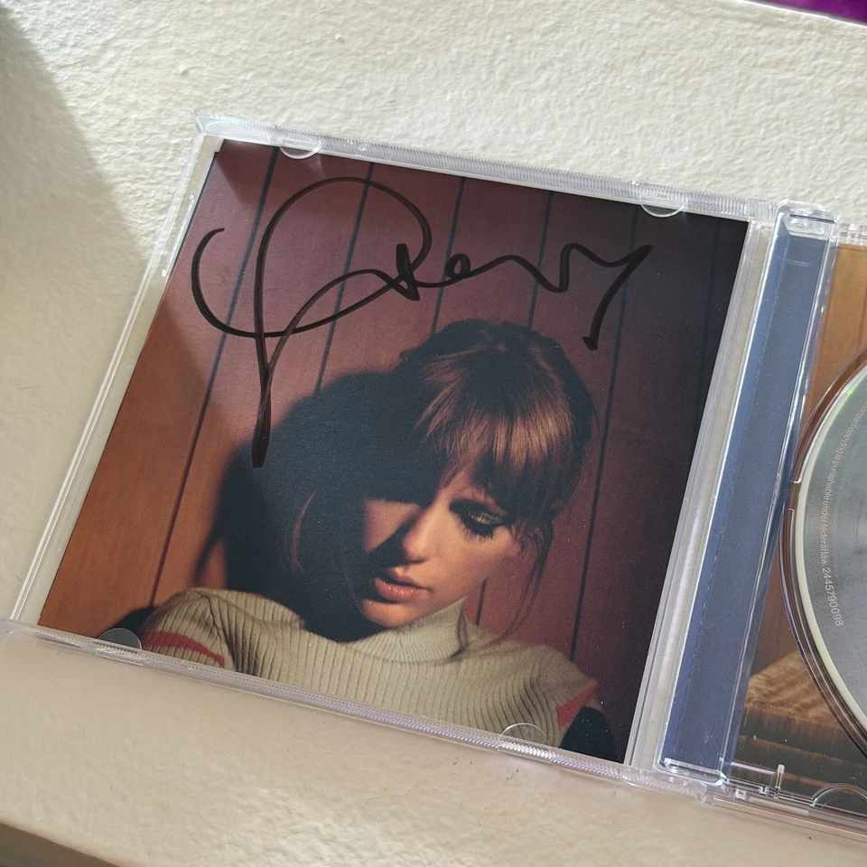 Taylor Swift SIGNED RARE HEART Midnights Moonstone Blue CD Autographed Foto 3 de 4