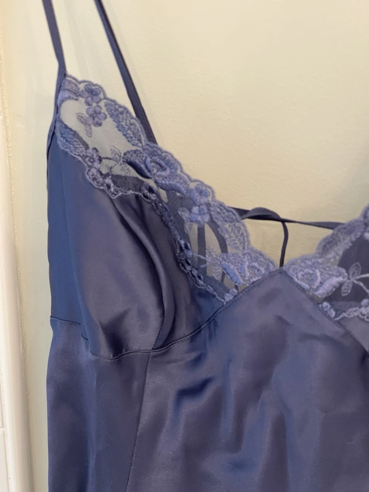 UNDERCOVER Abito slip Victoria Secret blu nuovo con etichette in raso e pizzo con orlo M Y2K