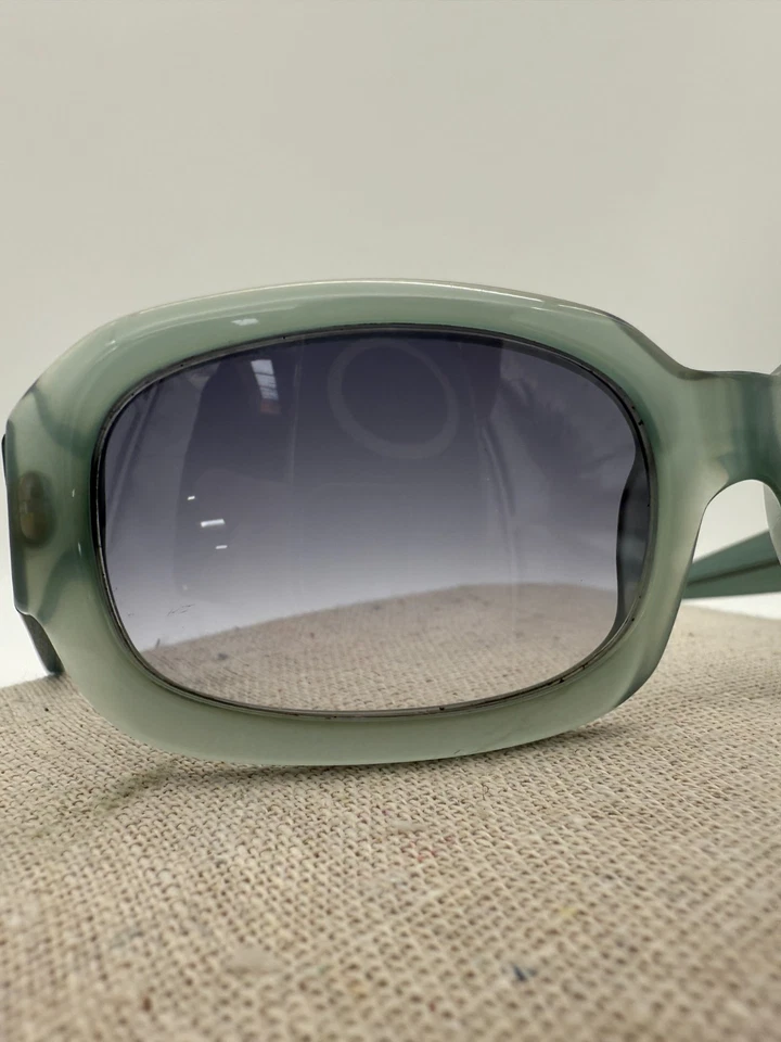 Anteojos Yves Saint Laurent, montura verde Foto 4 de 4