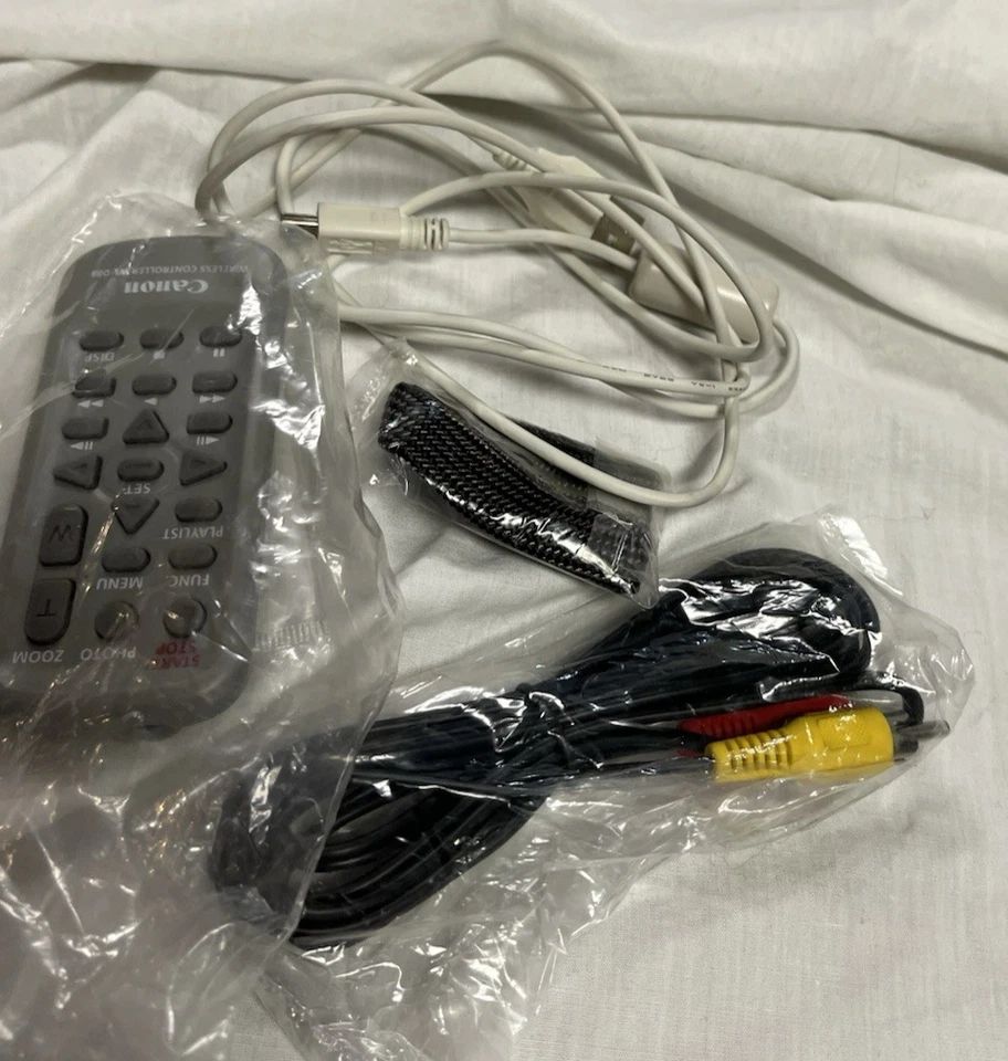 Canon VIXIA HF200 HD Camcorder 15x Optical 300x Digital Zoom -Nr Mint Preowned - Image 4 of 4