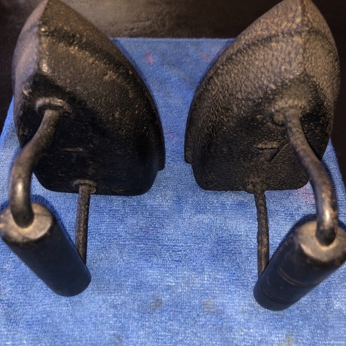 Antique WAPAK #7 SAD IRON Cast Iron Vintage Sad Iron Door Stop Set Of Two - Picture 5 of 5