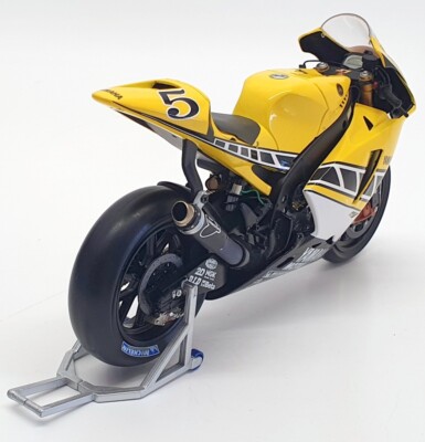 Minichamps 1/12 Scale Motorcycle 122053095 - Yamaha YZR M1 C