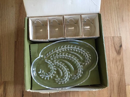Federal Glass Hospitality Snack Set 4 Plates & 4 Cups Vintage