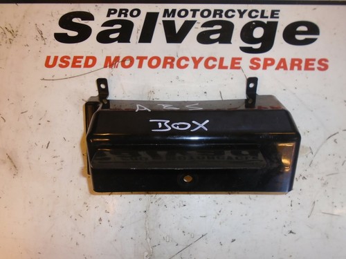 SUZUKI GSF 650 S BANDIT ABS 2005 - 2008:ABS PUMPENABDECKUNG:GEBRAUCHTMOTORRADTEILE