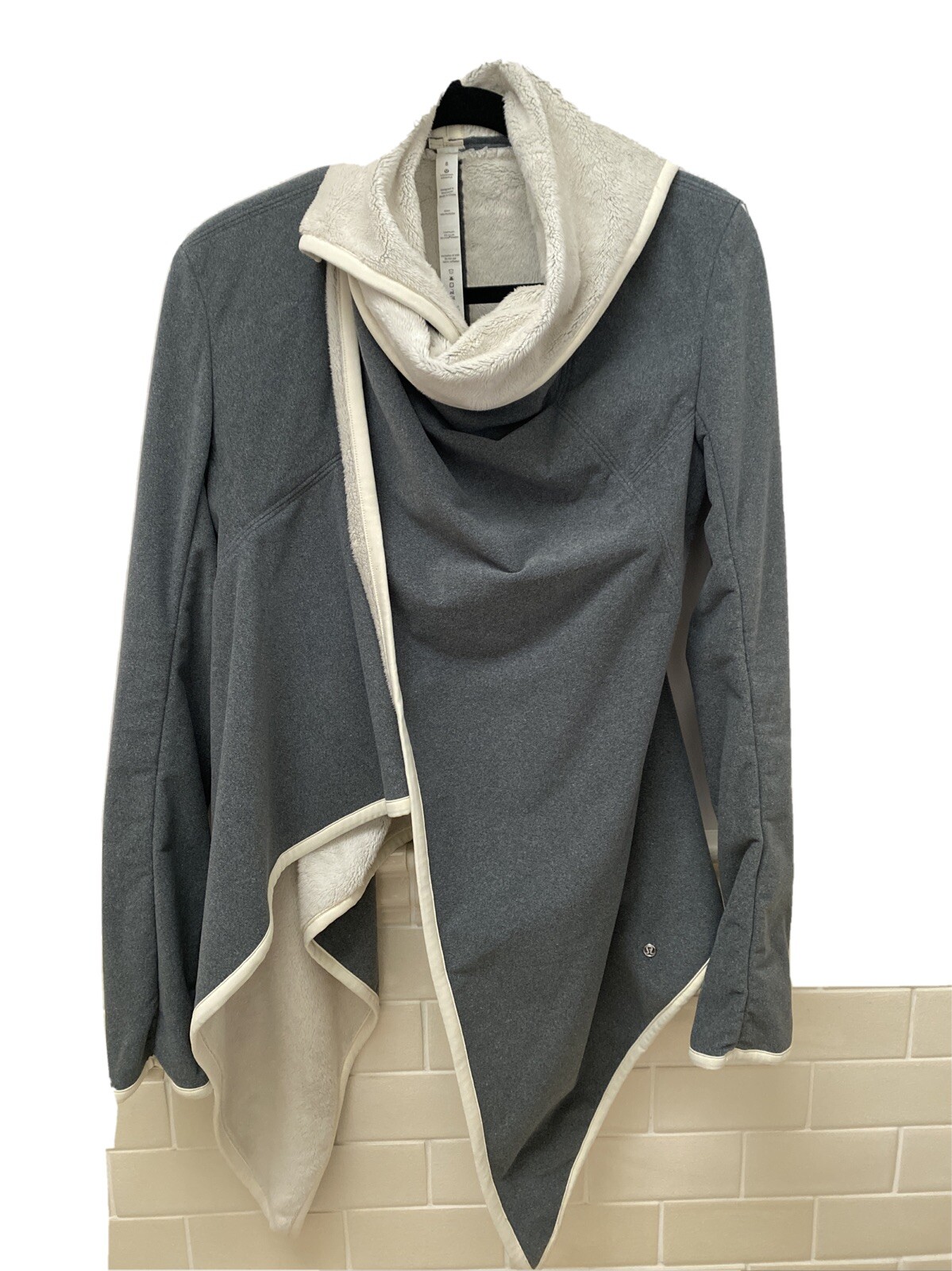 lululemon unique gray wrap jacket Size 8 - image 1