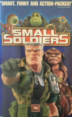 Small Soldiers (VHS, 1998) Clamshell - Tommy Lee Jones - Kirsten Dunst - Family
