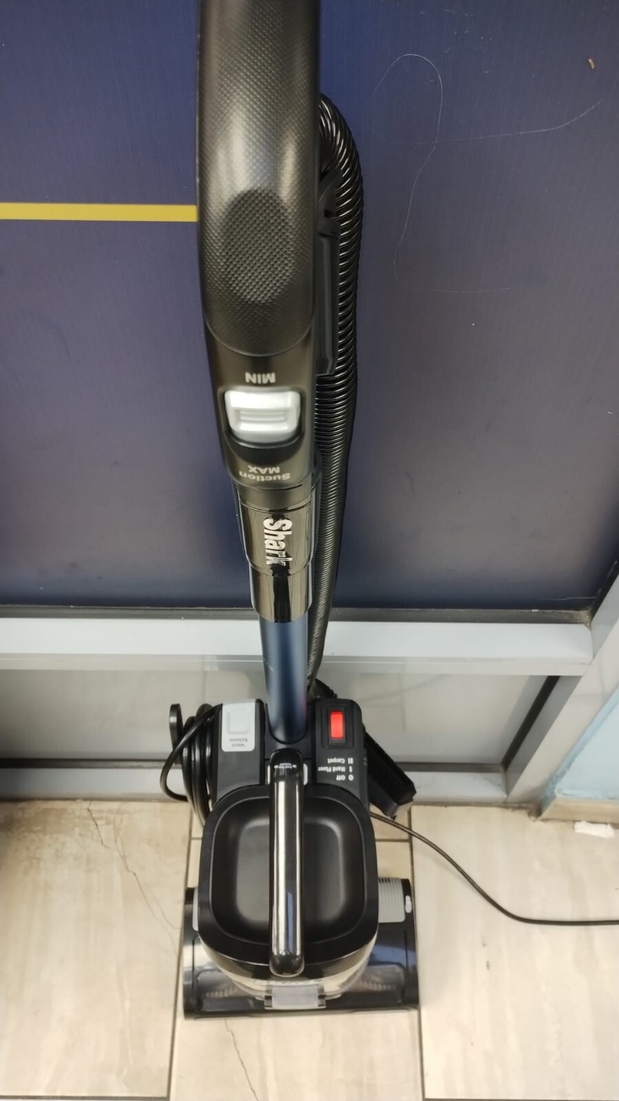 Shark NV602UK Bagless Lift Away Upright Vacuum Cleaner Anti Allergen