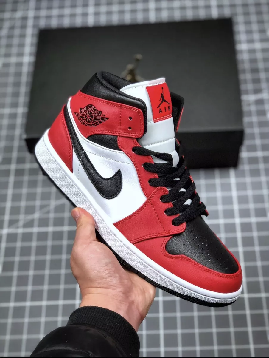 NIKE AIR JORDAN 1 BLACK TOE