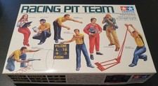 Tamiya 2011 1:20 Formula Racing Pit Crew Team...