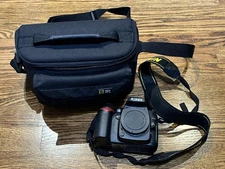 Nikon D90 12.3 MP F-Mount Digital SLR (Body Only)  With Battery and Camera Bag