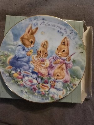 Vintage 1992 Avon Easter Plate Colorful Moments 22K Gold Trim
