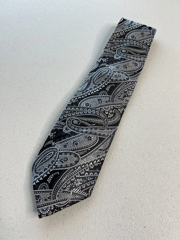 Corbata de Diseñador Barcelona Cravatte Patrón Paisley Negra y Gris Foto 3 de 4