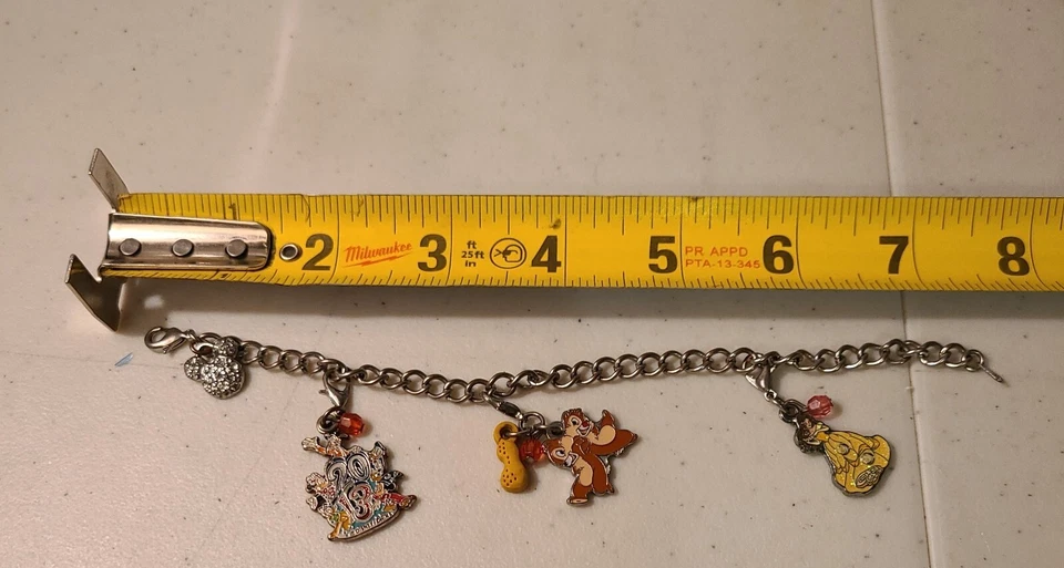 Pulsera Disney Charm 2013 3 Charms Chippendale, Campana, 2013 Charm Disneyland Foto 2 de 4