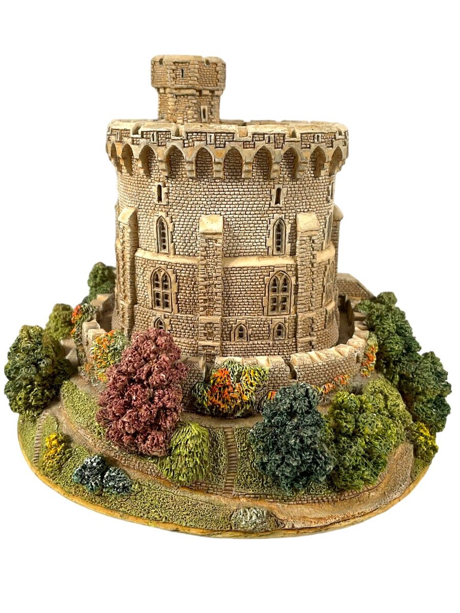 Lilliput Lane- Round Tower: Windsor Castle Britains Heritage Lilliput Lane- Round Tower: Windsor Castle Britains Heritage