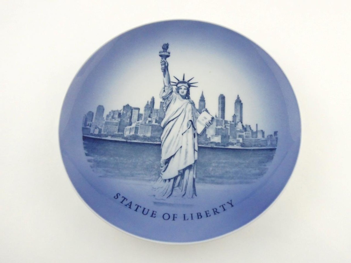 Royal Copenhagen SINGLE RELEASE COMMEMORATIVE PLATE Statue of 
