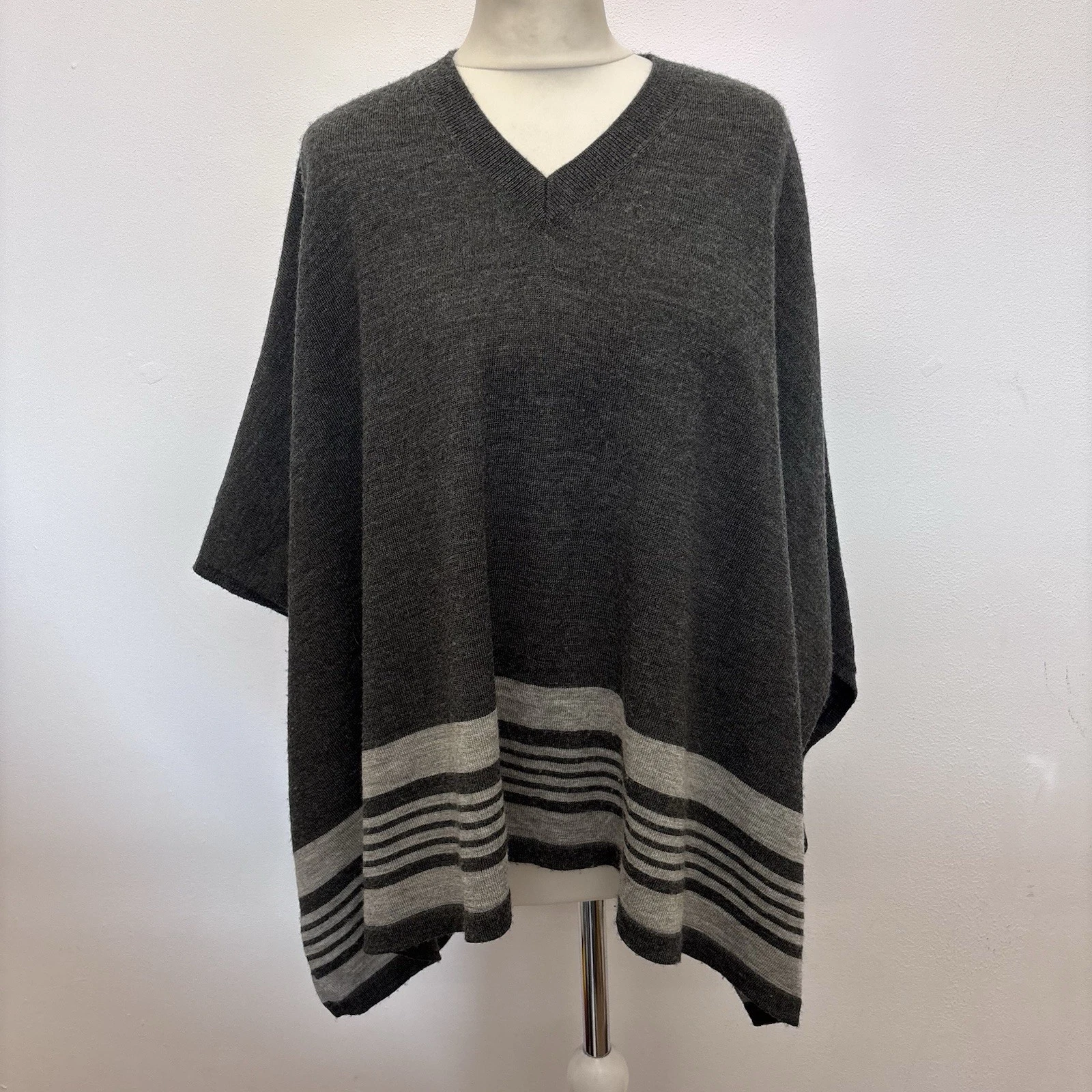 Orvis Merino Wool Poncho Jumper One Size Grey Layering Simple Classic