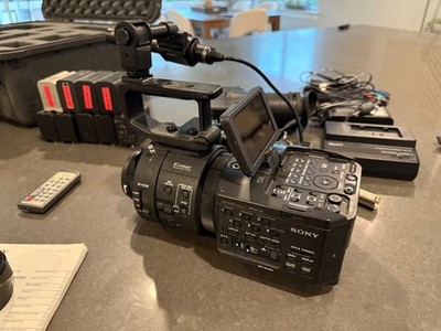 Sony NEX-FS700R Super 35 4K RAW Camcorder w Sony FE f4, 16mm - 35mm Zeiss, Lens